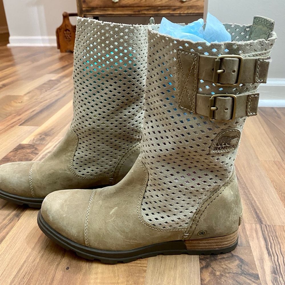 Sorel Major Pull On Taupe Perforated Moto Boots